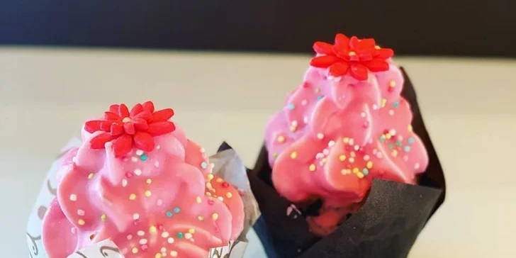 Na oslavu i jen tak: otevřený voucher v hodnotě 300 až 1500 Kč na zákusky i 3D dorty