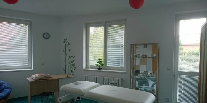 Čínská masáž kombinací metod dle potřeby: Tuina, baňky, moxování či quasha