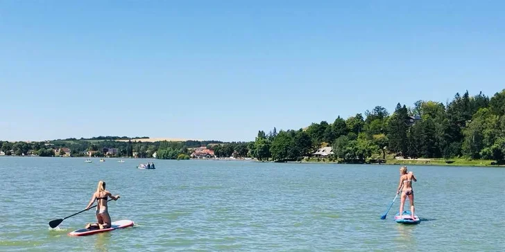 Zapůjčení vybavení na stand-up paddleboarding a nápoj pro 1 osobu