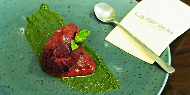 Lehké 3chodové menu pro dva: avokádový tartar, losos s gnocchi a sorbet