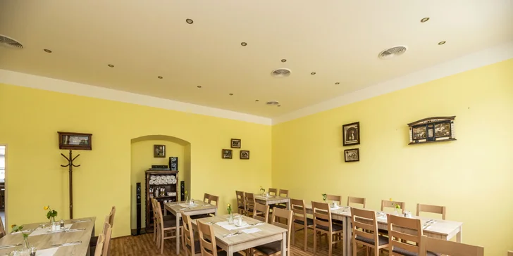Bašta pro dva: burger s mletým hovězím či vepřovým trhaným masem, hranolky a coleslaw