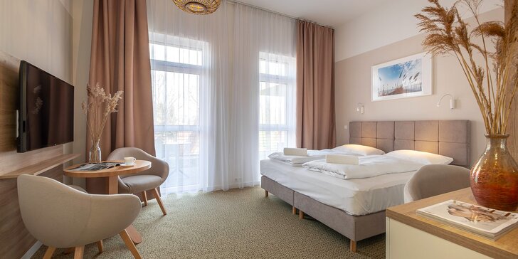 Luxusní pobyt u Baltu a jezera Jamno: hotel s bazénem a střešní terasou, snídaně