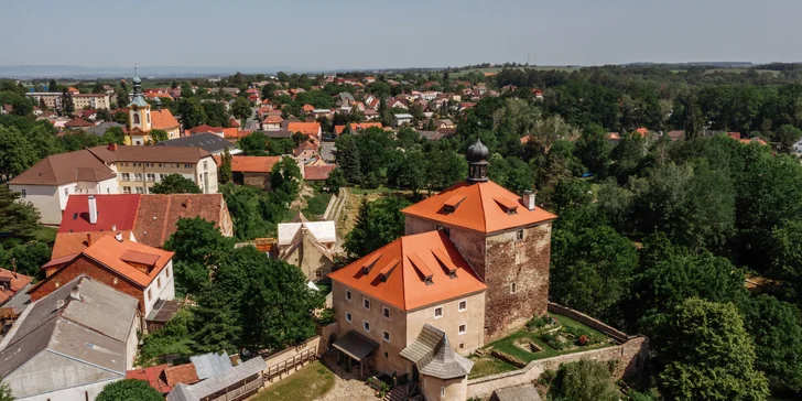 Pobyt ve středověkém kempu: krásný stan, skvělé snídaně i prohlídka pivovaru a tvrze