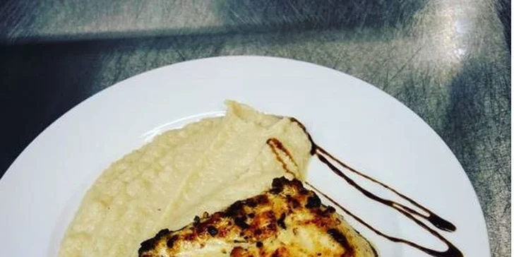 Polední fitness menu s nápojem i kávou v nové restauraci v Solnici