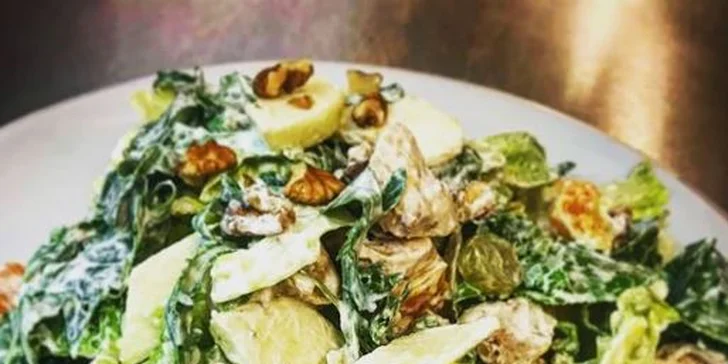 Polední fitness menu s nápojem i kávou v nové restauraci v Solnici