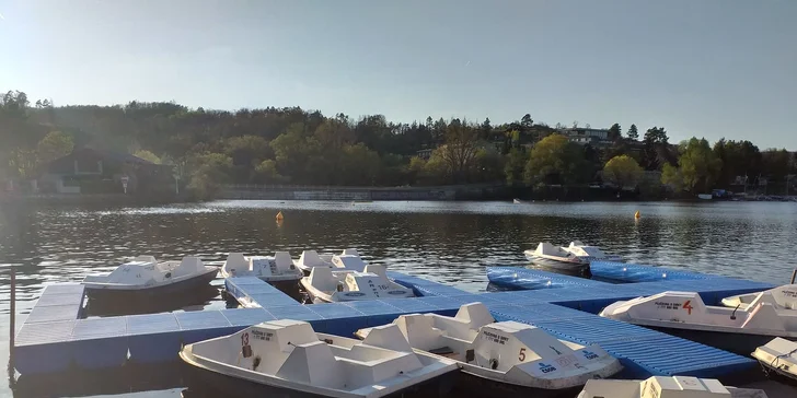 Pohoda u vody: hodinový pronájem šlapadla nebo paddleboardu na Prýglu