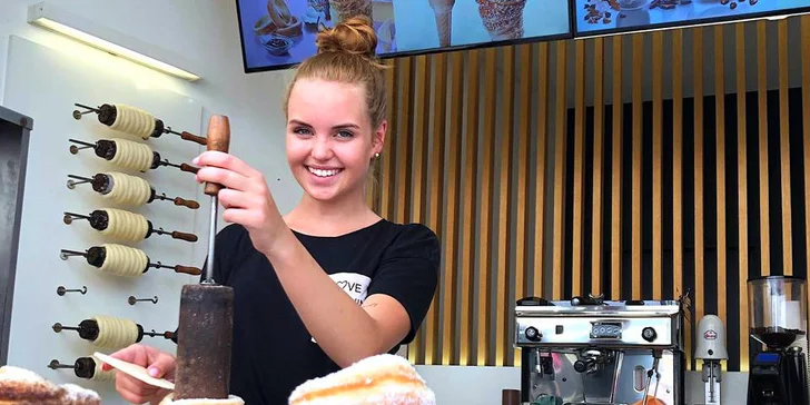 Velký trdelník: příchuť dle výběru, nutella, zmrzlina i ledová káva nebo cappuccino