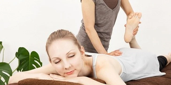 Protahující aktivní masáž celého těla s prvky ashiatsu a thajské masáže