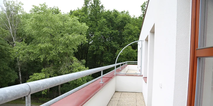 Rodinný pobyt ve sporthotelu nedaleko Prahy: snídaně a bowling, 2 děti zdarma