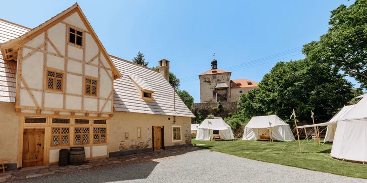 Pobyt ve středověkém kempu: krásný stan, skvělé snídaně i prohlídka pivovaru a tvrze
