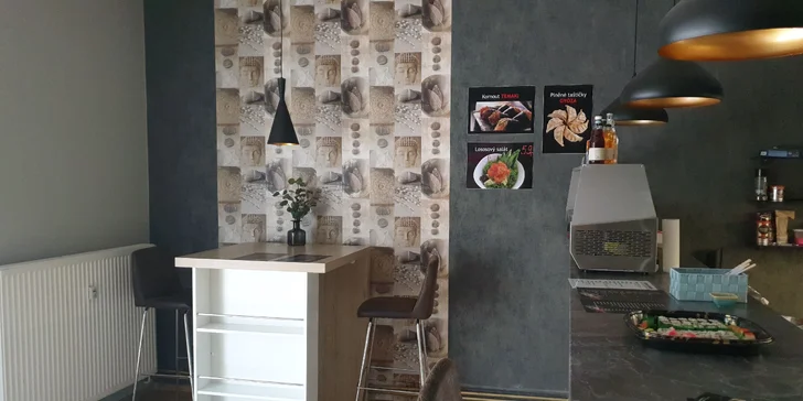 Sushi sety s 27 nebo 43 kousky k odnosu s sebou: avokádo, losos, kaviár i surimi