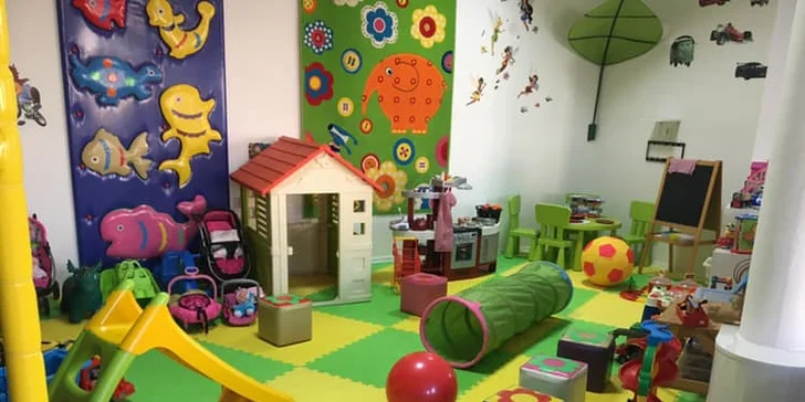 Káva nebo limonáda, palačinka a vstup do hracího koutku