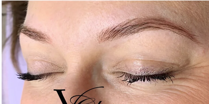 Permanentní make-up obočí nebo rtů pudrovou metodou