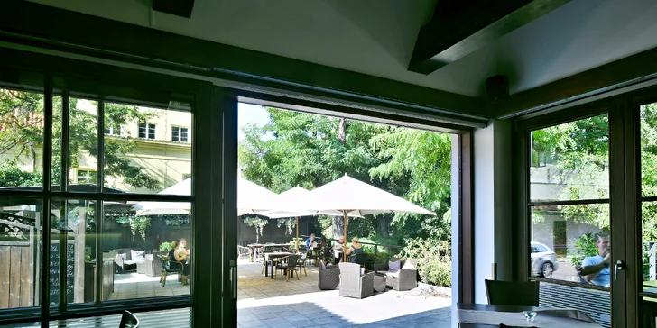 3chodové menu s mořským vlkem nebo telecím filetem v restauraci na Kampě