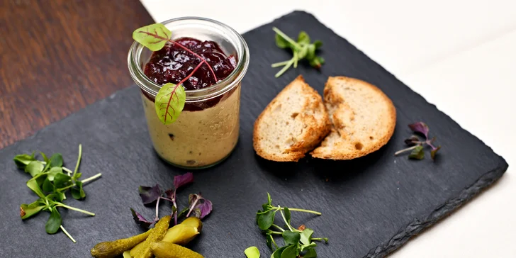 3chodové menu s mořským vlkem nebo telecím filetem v restauraci na Kampě