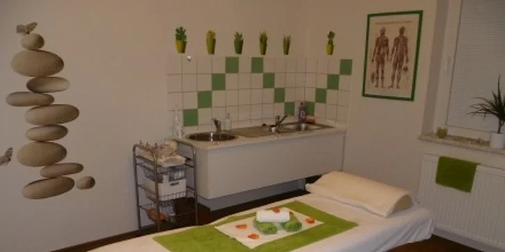 Masáž zad s detoxikačním zábalem konopí a rašelina