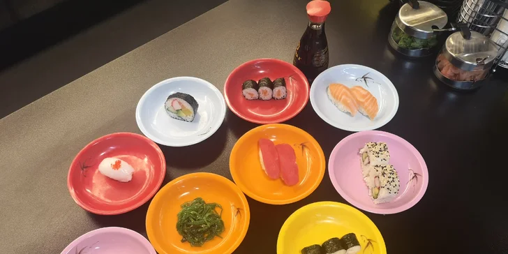 2,5 h neomezené konzumace v novém running sushi baru