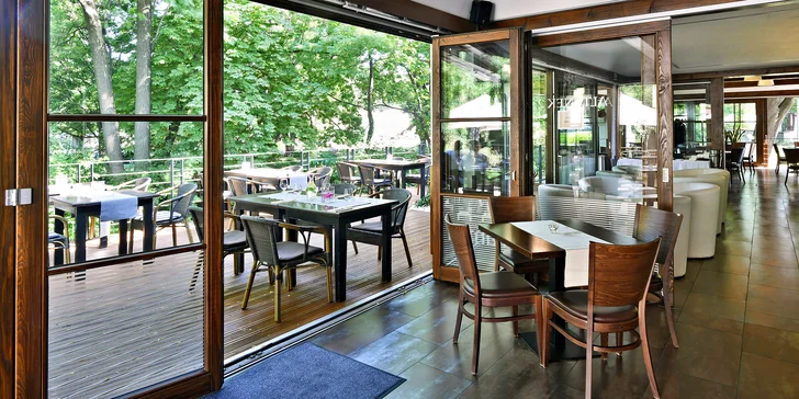 3chodové menu s mořským vlkem nebo telecím filetem v restauraci na Kampě