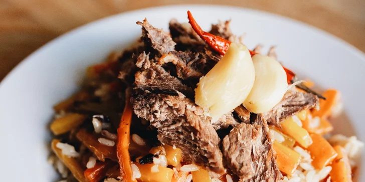 Uzbecký plov a salát s sebou nebo na dovážku pro jednoho i dva