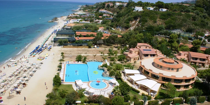 Kalábrie letecky z Brna: 8 dní v hotelu s polopenzí nebo light all inclusive