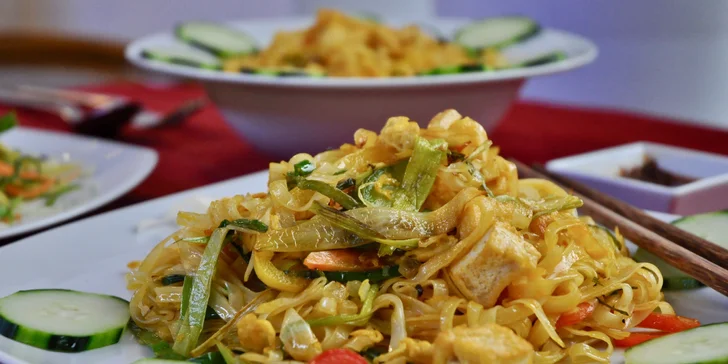 Vietnamské menu pro 2 osoby: vegetariánské speciality, phở bo i nudlová jídla