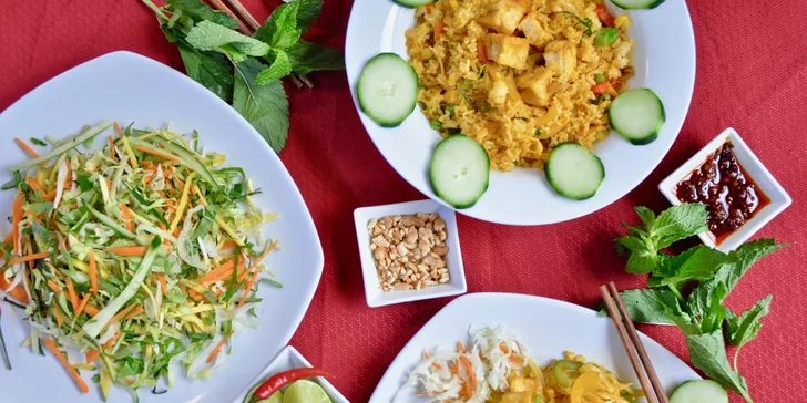 Vietnamské menu pro 2 osoby: vegetariánské speciality, phở bo i nudlová jídla