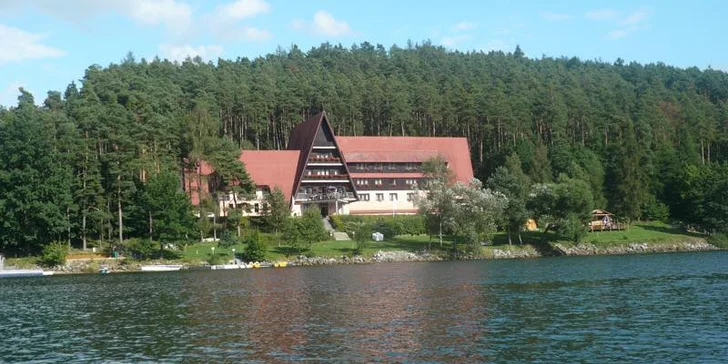 Pobyt se snídaní pro dva i rodinu přímo u Slapské přehrady