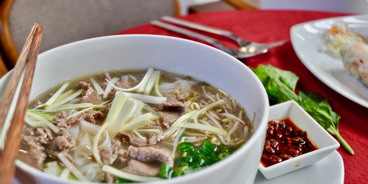 Vietnamské speciality pro 1 nebo 2 osoby: phở bo nebo bún bò nam bộ