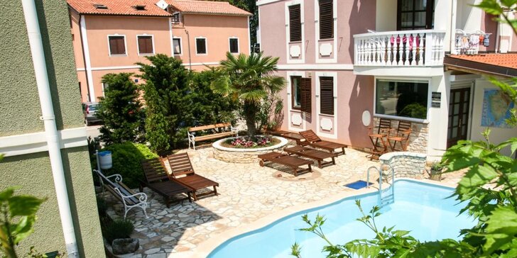Dovolená na Istrii až pro 5 osob: pokoj či apartmán, bazén a 350 m na pláž