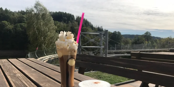 Jízda pro celou rodinu: až 40 jízd na jedinečné bobové dráze se dvěma okruhy