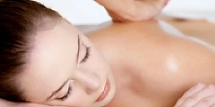 Masáž zad s detoxikačním zábalem konopí a rašelina