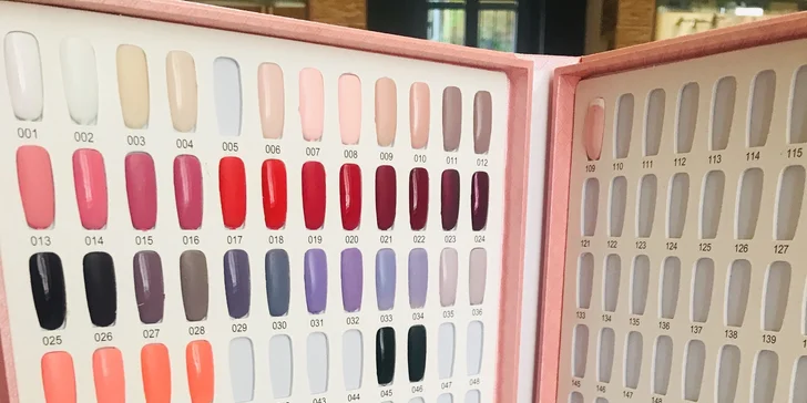 Dokonalá péče o vaše nohy: klasická pedikúra s možností lakování i gel laku