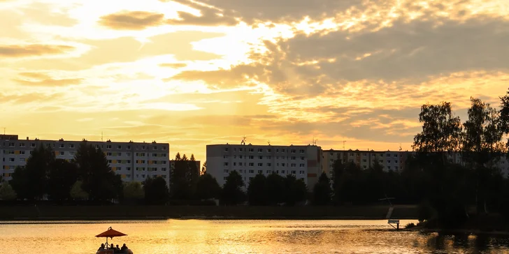 2,5 hod. grilování na Barníku pro dva i partu: láhev vína, kukuřice, hlavní jídlo i dezert