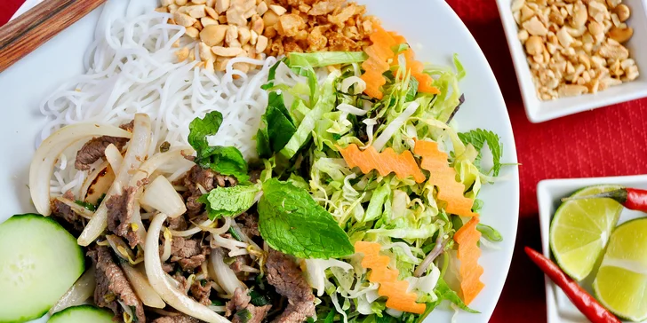 Vietnamské speciality pro 1 nebo 2 osoby: phở bo nebo bún bò nam bộ