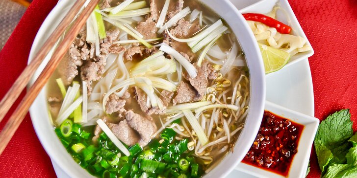 Vietnamské speciality pro 1 nebo 2 osoby: phở bo nebo bún bò nam bộ