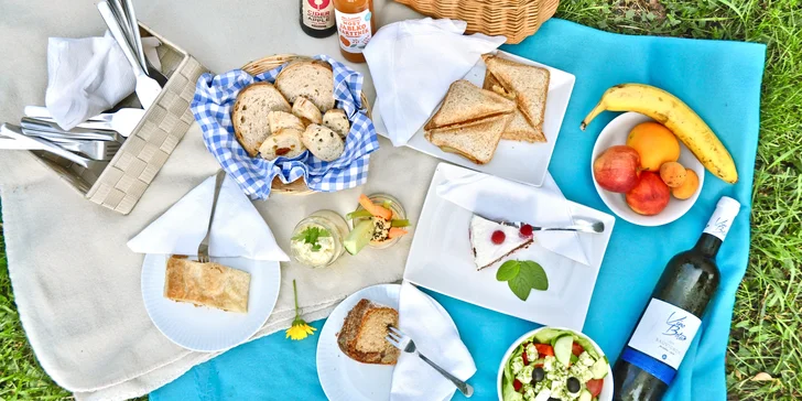 Nápoj dle výběru a k tomu třeba závin, hummus nebo quiche i s možností odnosu s sebou