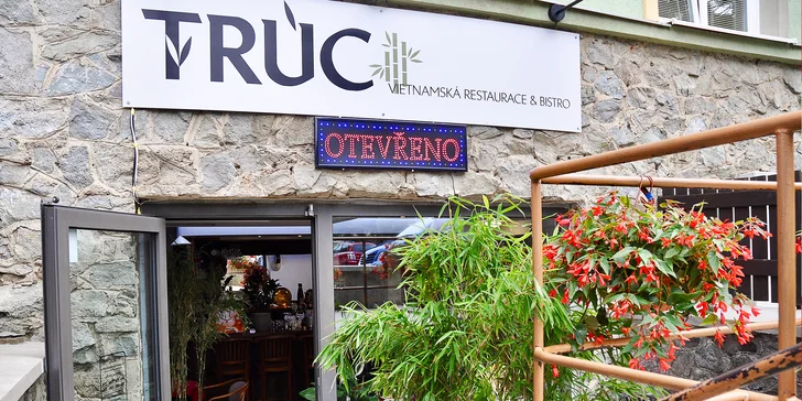 Vietnamské menu pro 2 osoby: vegetariánské speciality, phở bo i nudlová jídla
