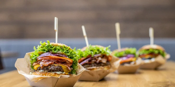 Burgerové menu s hranolky a bezedným nápojem pro 1 i 2 os.
