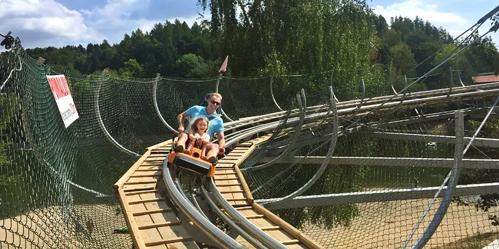 Jízda pro celou rodinu: až 40 jízd na jedinečné bobové dráze se dvěma okruhy