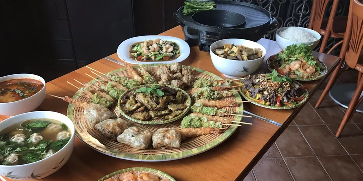 Ochutnejte menu plné vietnamských chutí: polévka, krabí závitky, krevety i dezert až pro 8
