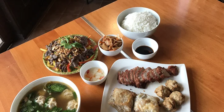 Ochutnejte menu plné vietnamských chutí: polévka, krabí závitky, krevety i dezert až pro 8