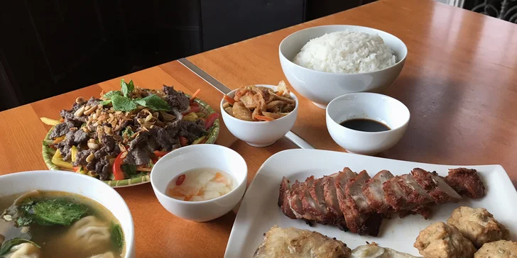 Ochutnejte menu plné vietnamských chutí: polévka, krabí závitky, krevety i dezert až pro 8