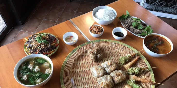 Ochutnejte menu plné vietnamských chutí: polévka, krabí závitky, krevety i dezert až pro 8