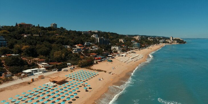 Veget u moře v letovisku Zlaté Písky: all inclusive, hotel s bazénem i doprava busem