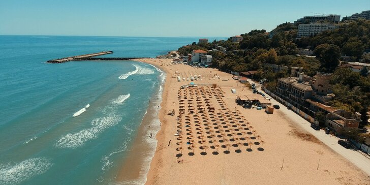 Veget u moře v letovisku Zlaté Písky: all inclusive, hotel s bazénem i doprava busem