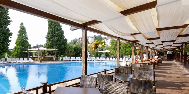 Veget u moře v letovisku Zlaté Písky: all inclusive, hotel s bazénem i doprava busem