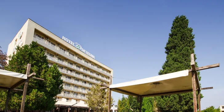 Veget u moře v letovisku Zlaté Písky: all inclusive, hotel s bazénem i doprava busem