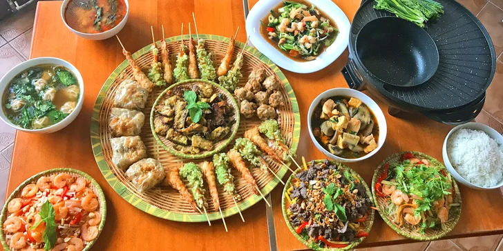 Ochutnejte menu plné vietnamských chutí: polévka, krabí závitky, krevety i dezert až pro 8