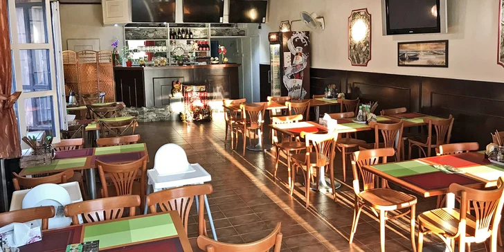 Ochutnejte menu plné vietnamských chutí: polévka, krabí závitky, krevety i dezert až pro 8