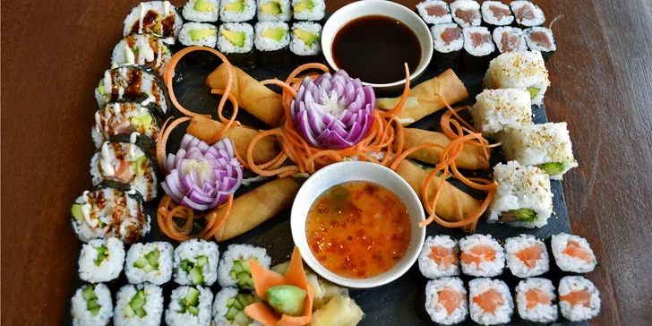 Set s 24–56 kusy sushi včetně miso shiru polévek a jarních vege závitků